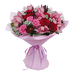 Strauß aus Rosen und Orchideen mit Eukalyptus — Stil und raffinierte Eleganz